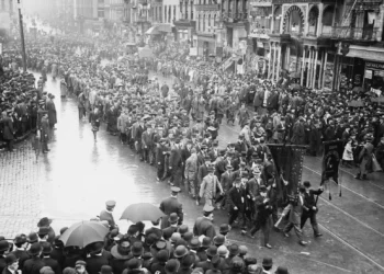 Si lindi 1 Maji: Një ditë proteste që u kthye në festë botërore!