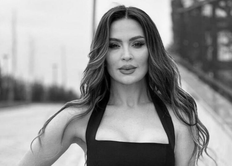 Rozana Radi tregon historinë romantike dhe të pazakontë të prindërve të saj!