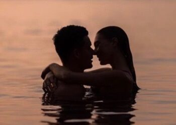 Flirt veror apo fillimi i diçkaje të madhe? 7 shenja që nuk gabojnë