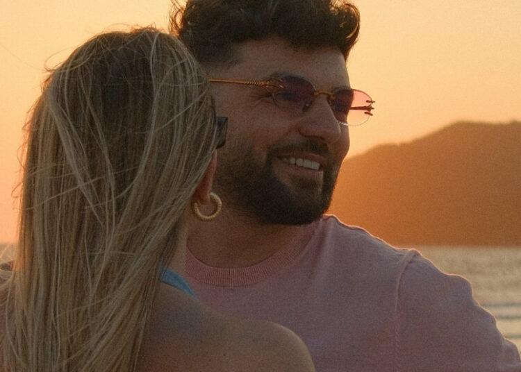 Olsi poston foto me partneren, por komenti i tij merr gjithë vëmendjen!