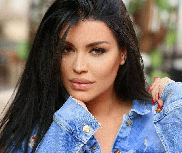 “16 vjeçe si Greta Koçi”, këngëtarja sqaron batutën që e ndoqi pas shumë vite!