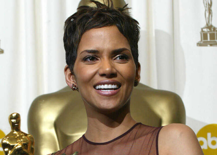 I kërkoi dorën pas 5 vitesh lidhje – përgjigjja e Halle Berry do t’ju habisë!