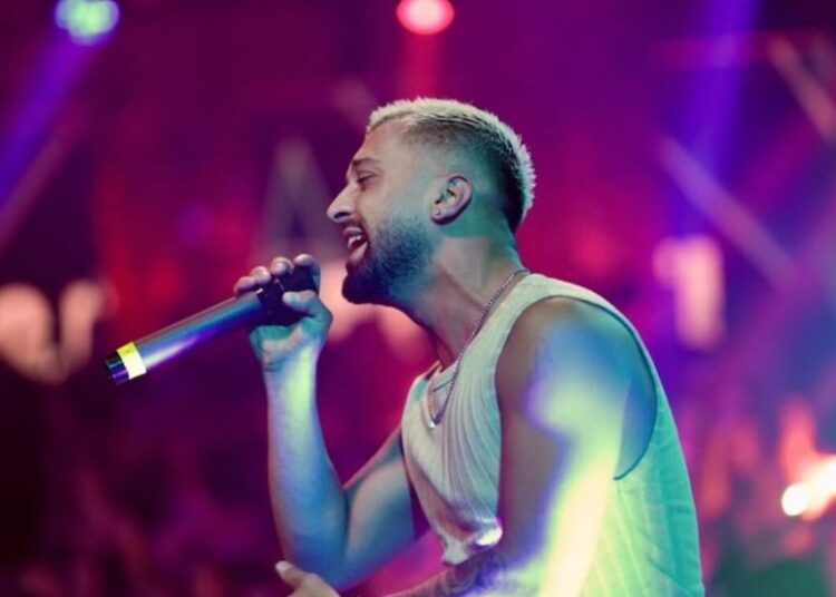 Gjesti ndez sërish rrjetin: Jam i martuar!