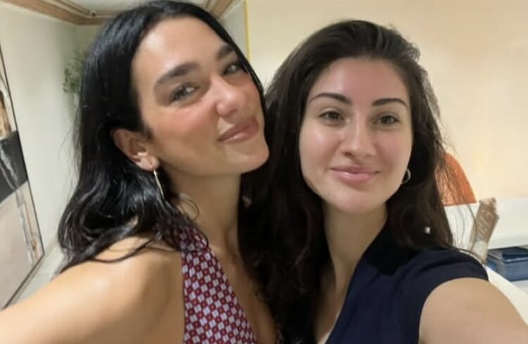 Dua Lipa mbërrin në Prishtinë dhe ndalesa e saj e parë është Jeta Rukiqi!