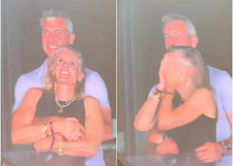 CEO i martuar kapet mat në një moment intim gjatë koncertit të Coldplay, dhe videoja po çmend rrjetin!