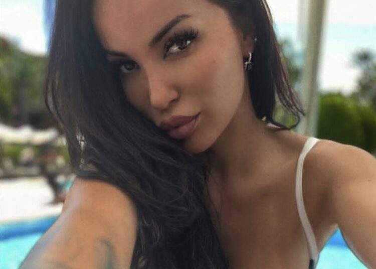 “Më quajtën vajza e Beharit”, Roza Lati tregon historinë që e ka ndjekur gjithë jetën