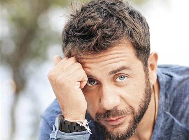 E mbyllën në spital psikiatrik, reagon këngëtari i njohur grek