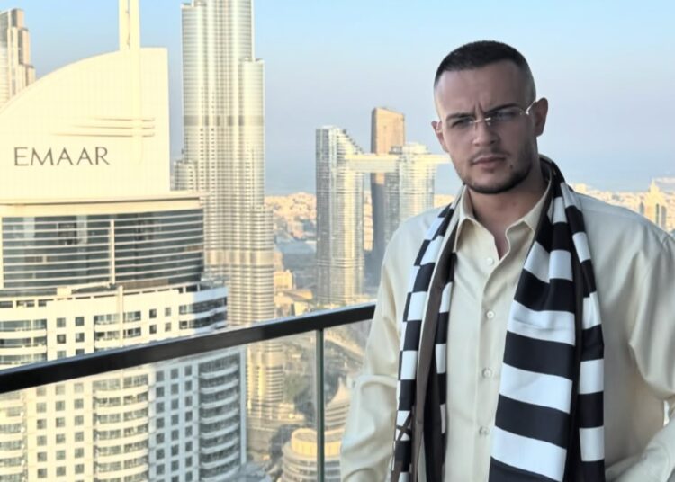 ”Më votoni”, Don Xhoni ironizon zgjedhjet në Kosovë!