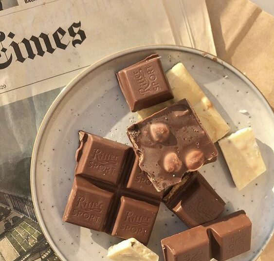 Ja sa çokollatë duhet të hani për të përmirësuar humorin, sipas shkencës! 