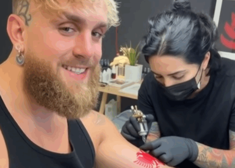 Bëri tatuazh shqiponjën?! Jake Paul reagon pas videove virale që çmendën rrjetin