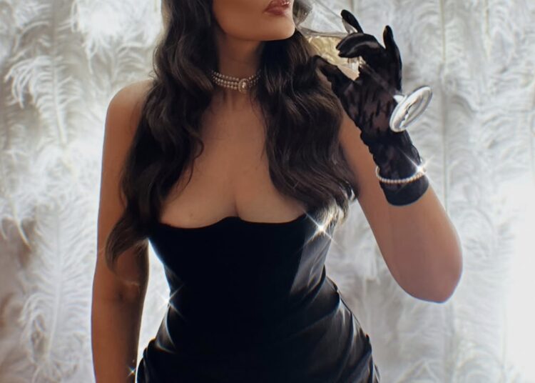 Këngëtarja e njohur ndan lajmin e ëmbël: Pasagjer i ri në bord!