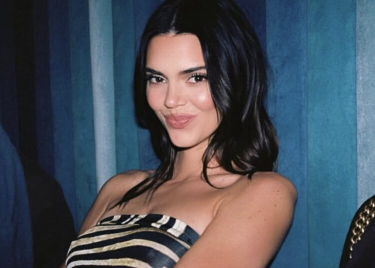 Shfaqet sërish nudo në Instagram, ç’po ndodh me Kendall Jenner?