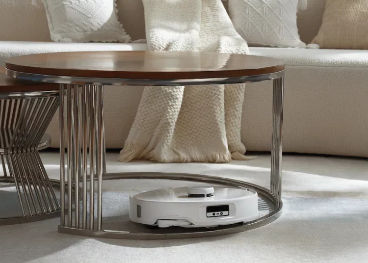 Pastërti inteligjente, edhe kur nuk je në shtëpi? Këto festa shtëpia pret një Roborock QRevo Curved.