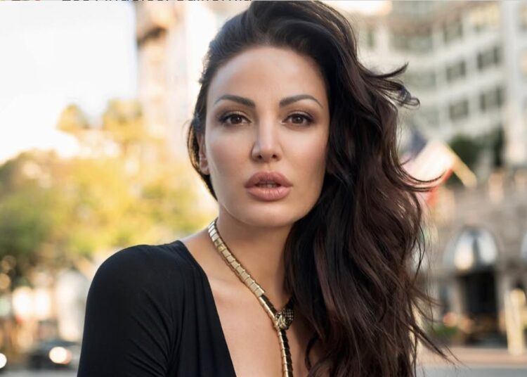 “Kam katër Bleona brenda vetes”, rrëfimi i ndjerë i artistes!