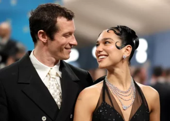 Callum Turner i vendos kushte Hollywood-it dhe arsyeja është Dua!