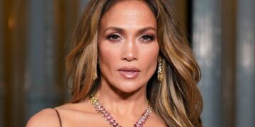 Sekreti i pamjes së J.Lo? Shikoni mamanë dhe motrat e saj dhe do ta kuptoni menjëherë!