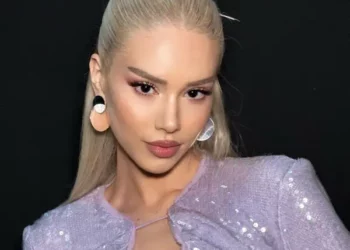 Prit pak, Fjoralba Ponari qënka bërë brune (dhe duket po aq e bukur)?!