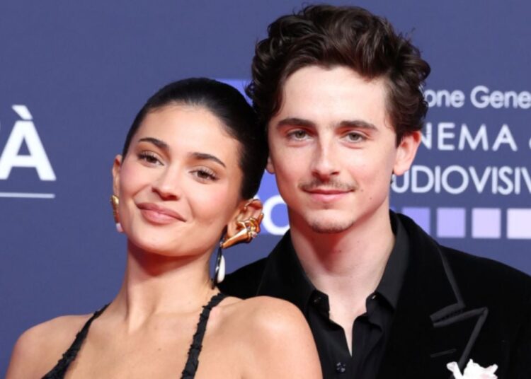 Kylie Jenner dhe Timothée Chalamet, dashuri me marrëveshje 100 milionë dollarëshe?