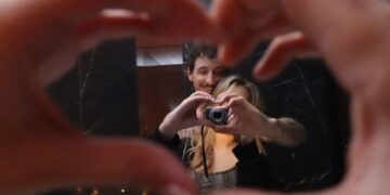 Getinjo në një lidhje të re? Një përqafim (s)na bëri lëmsh!