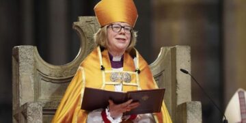 Thyen historinë e kishës: Sarah Mullally, gruaja që mori fronin më të fuqishëm shpirtëror në Angli