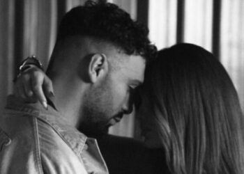 Puthje dhe përqafime në club, Xhensila dhe Ledri kapen “mat” në Paris!