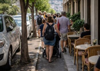 “Një karrige, një pemë”, rregull i ri për baret e restorantet!