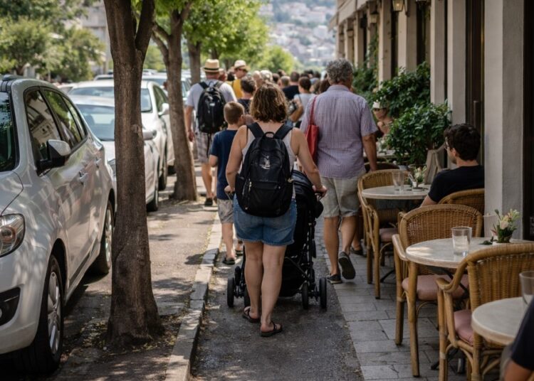 “Një karrige, një pemë”, rregull i ri për baret e restorantet!