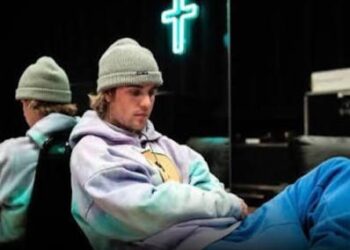 Justin Bieber tani kërkon vetëm një ndihmë, atë hyjnoren!