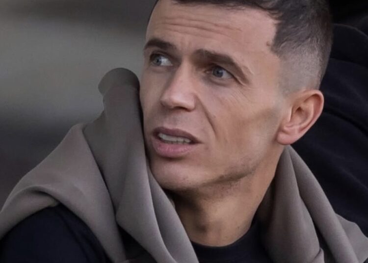 ”Jam bllokuar në Tiranë”, Jasir Asani: Paguhem në Iran, s’marr dot rrogën prej luftës!